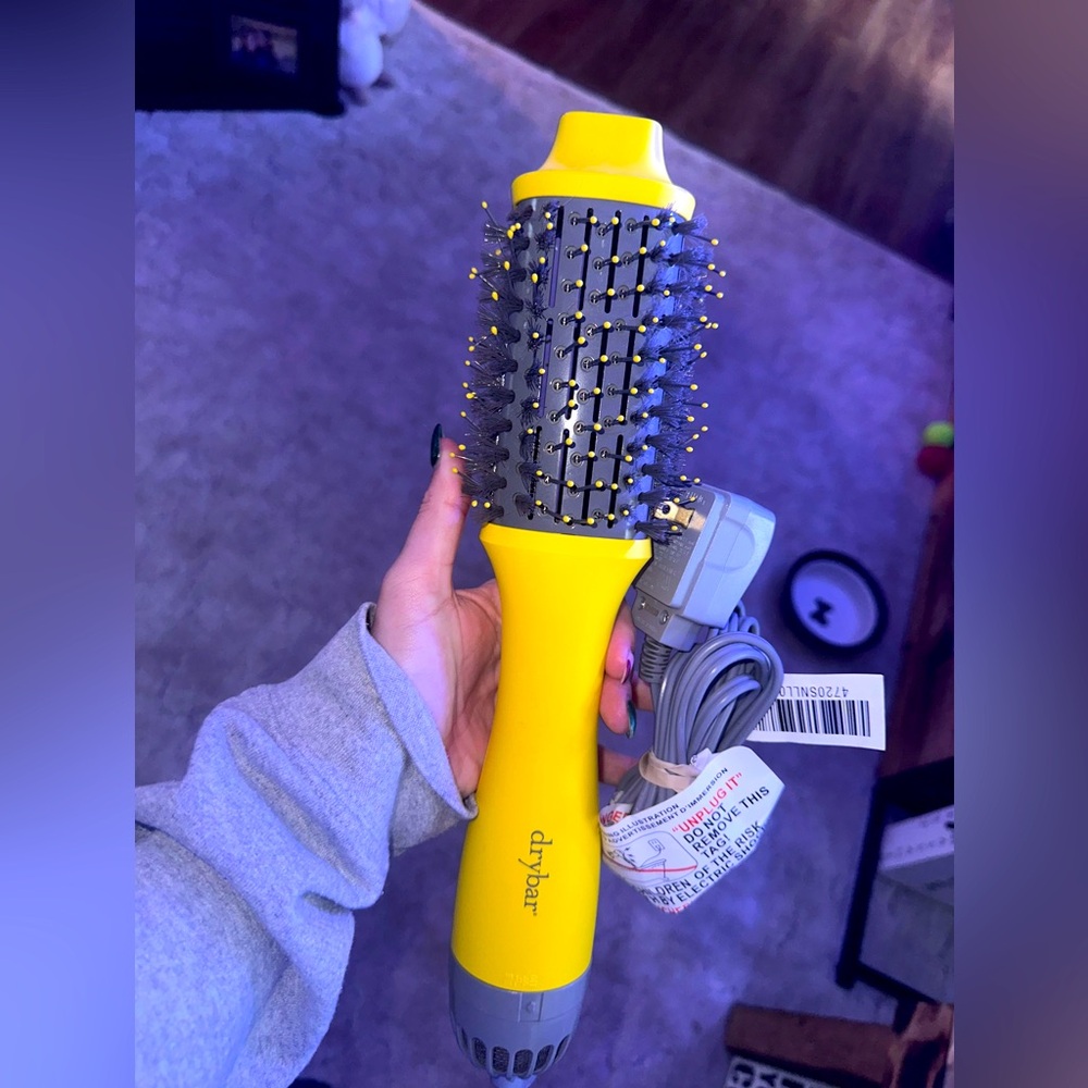 DryBar blowdry brush